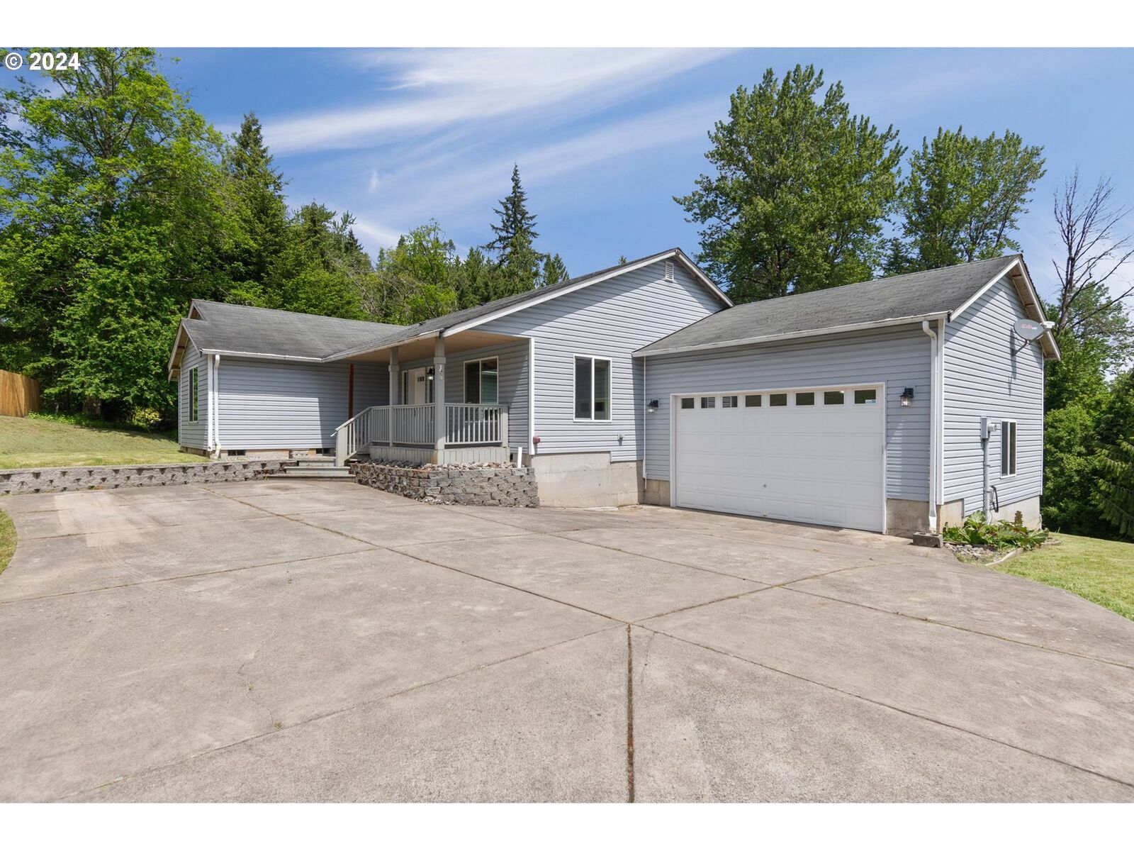 Property Photo: 125 W Beacon Hill Dr WA 98632