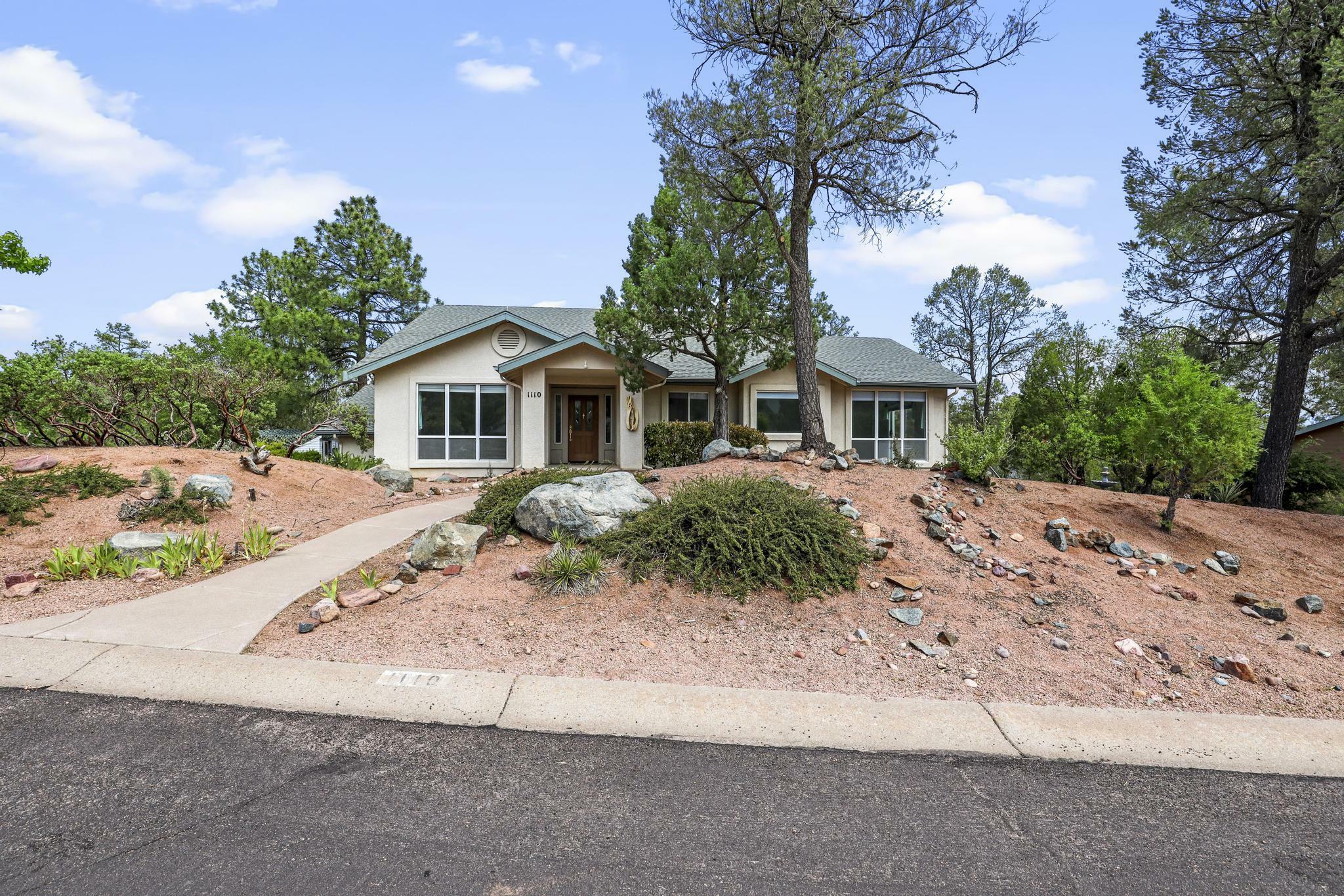 Property Photo:  1110 E Phoenix Street  AZ 85541 