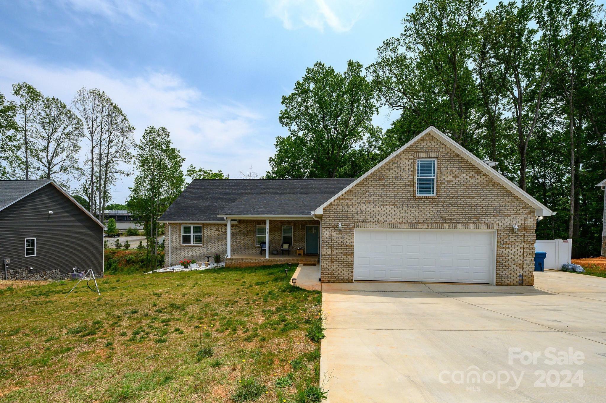 Property Photo:  539 N C Avenue  NC 28650 