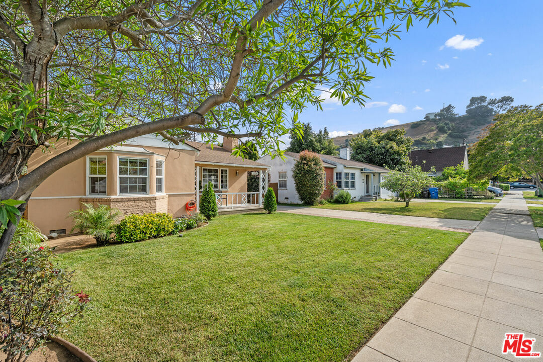 Property Photo:  3034   Sagamore Way  CA 90065 