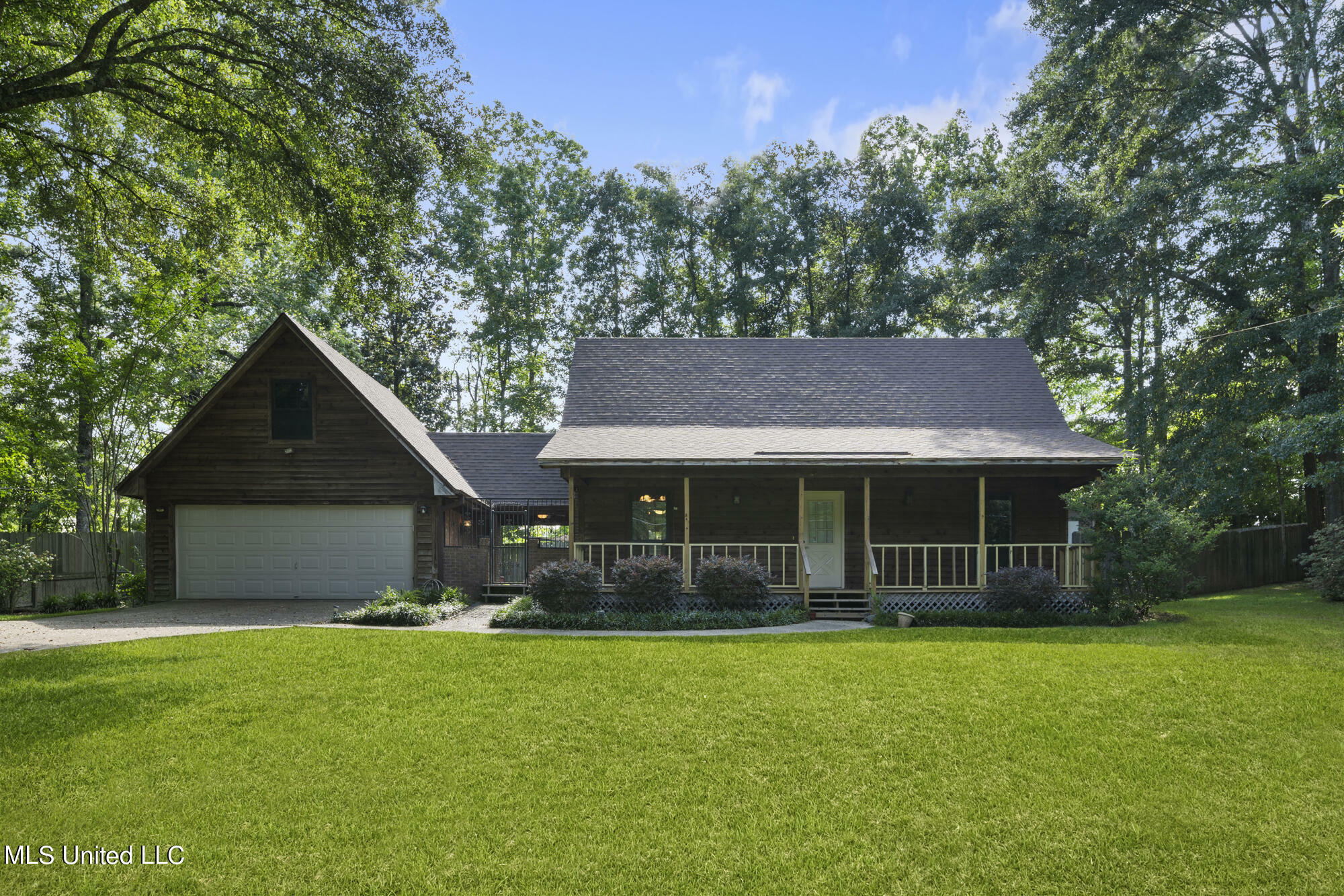 Property Photo:  19 Cedarbrook Lane  MS 39443 