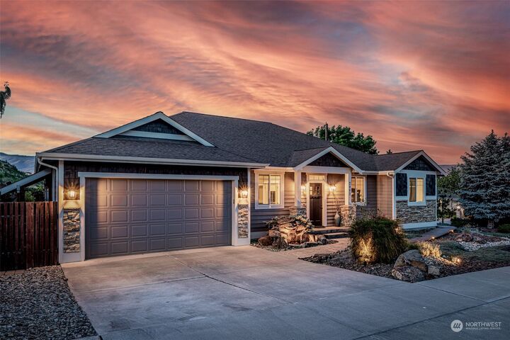 Property Photo:  2002 Woodridge Street  WA 98801 