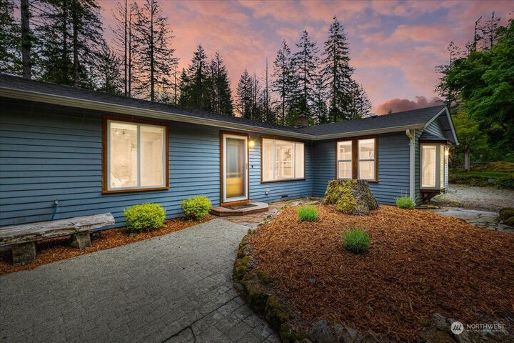 Property Photo:  16712 423rd Place SE  WA 98045 