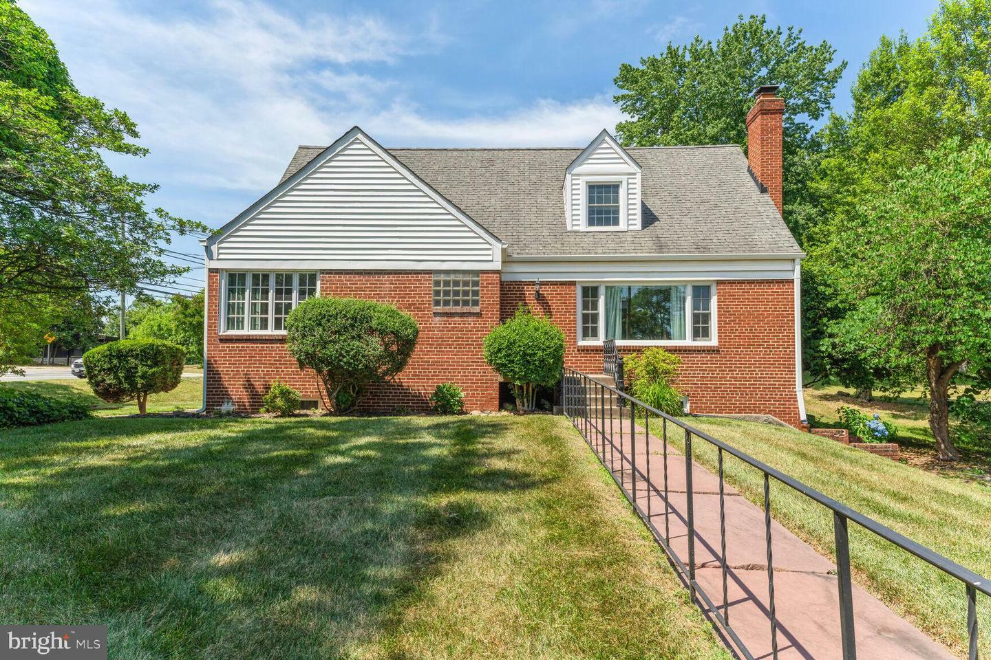 Property Photo:  200 Careybrook Lane  MD 20745 