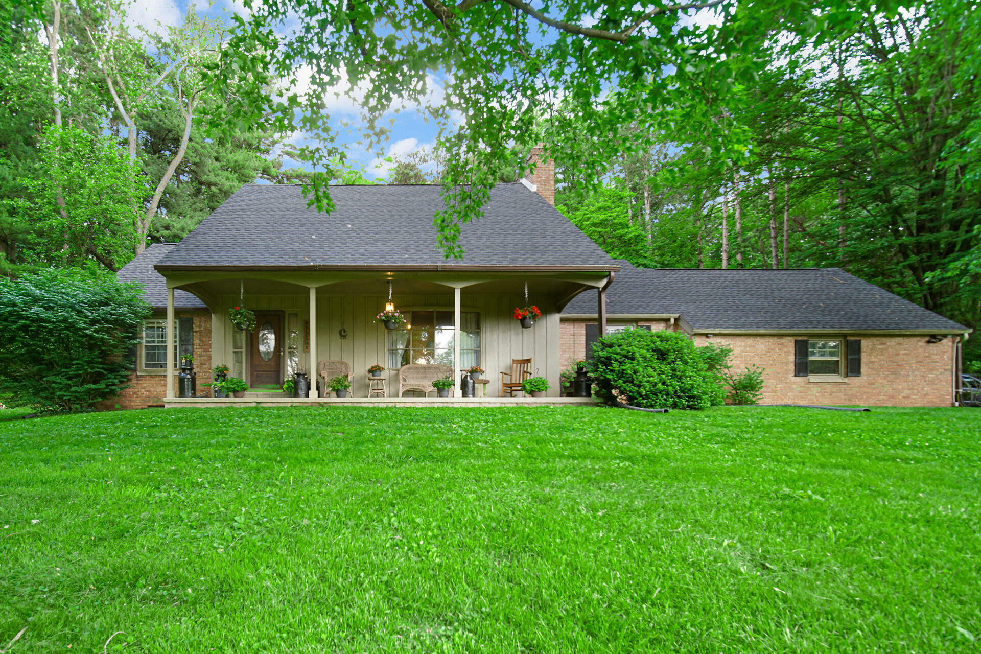Property Photo: 820 N 350 IN 46383