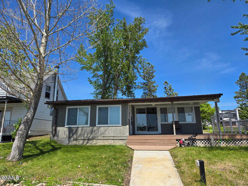 Property Photo:  836 7R Street NW  ND 58559 