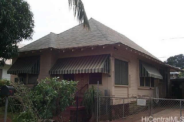 Property Photo:  