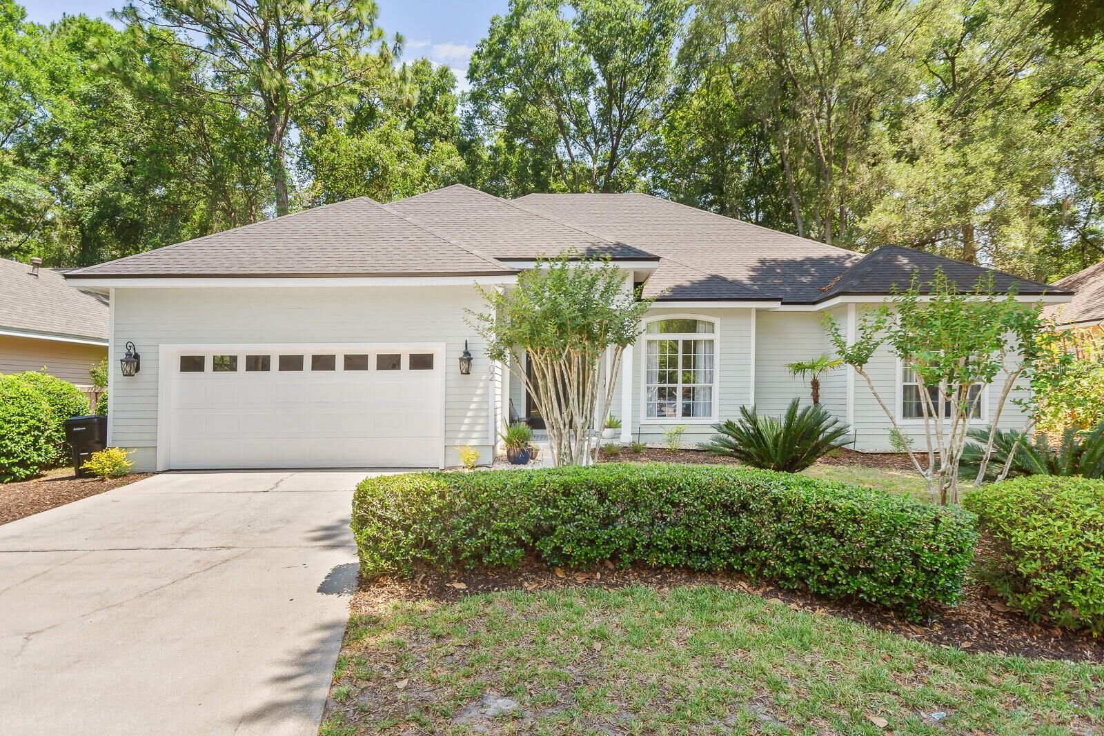 Property Photo: 9702 SW 35th Lane FL 32608