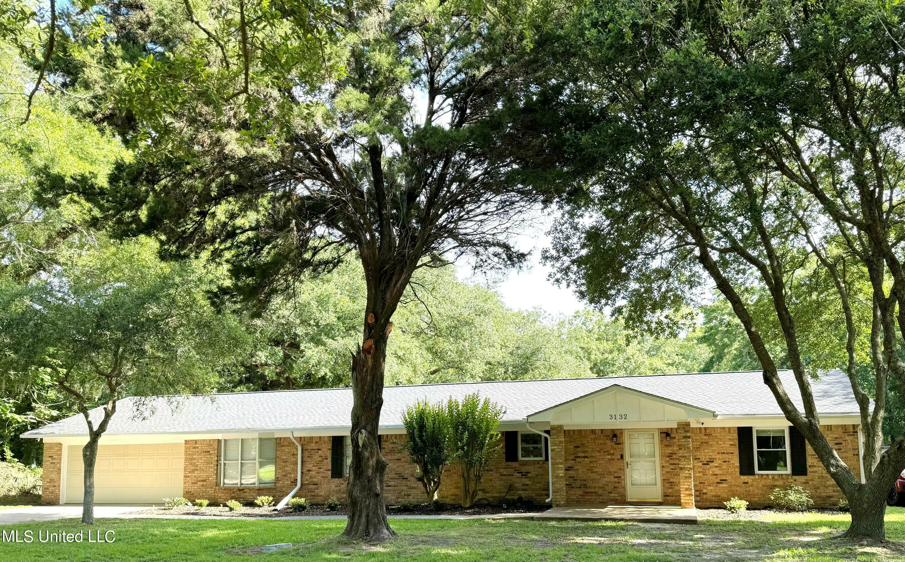 Property Photo:  3132 W Rollins Street  MS 39563 