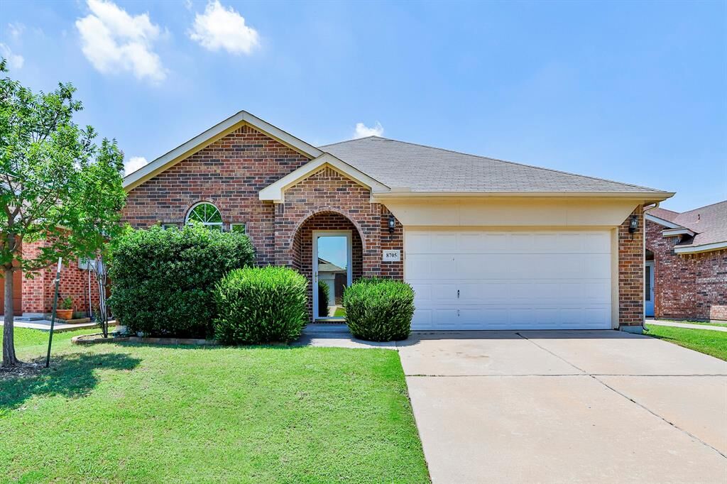 Property Photo:  8705 Sumter Way  TX 76244 