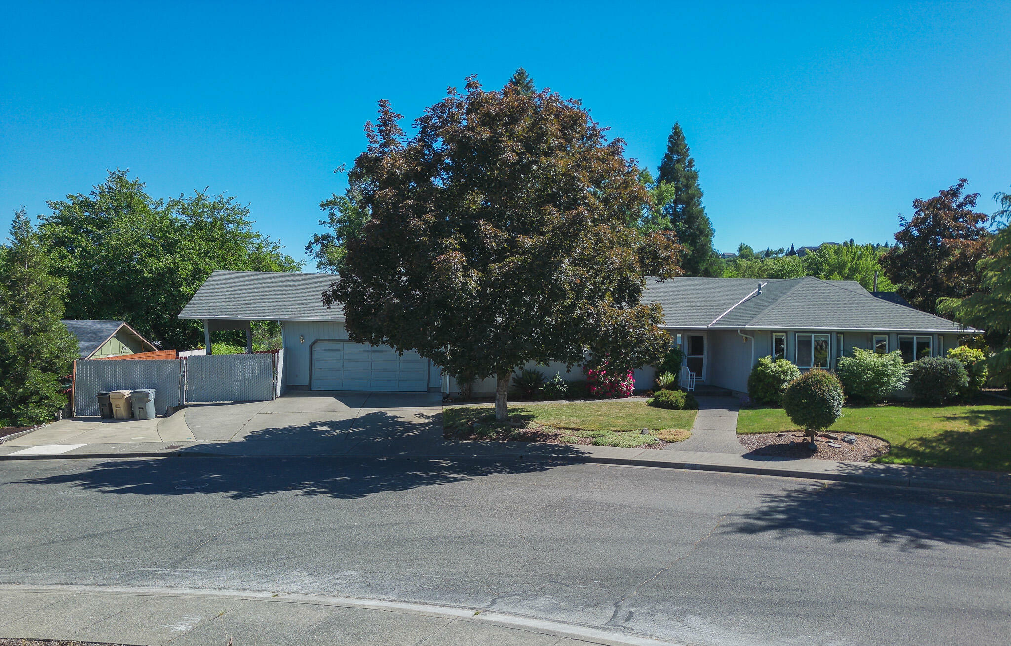 Property Photo:  931 NW Donna Drive  OR 97526 