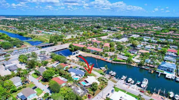 Property Photo:  640 North Road  FL 33435 