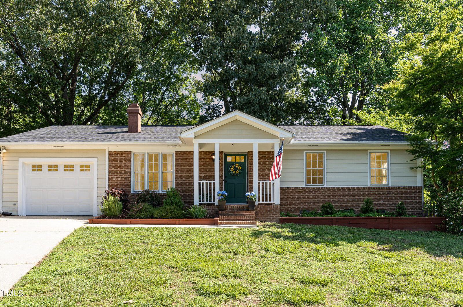 Property Photo:  105 Val Del Court  NC 27529 