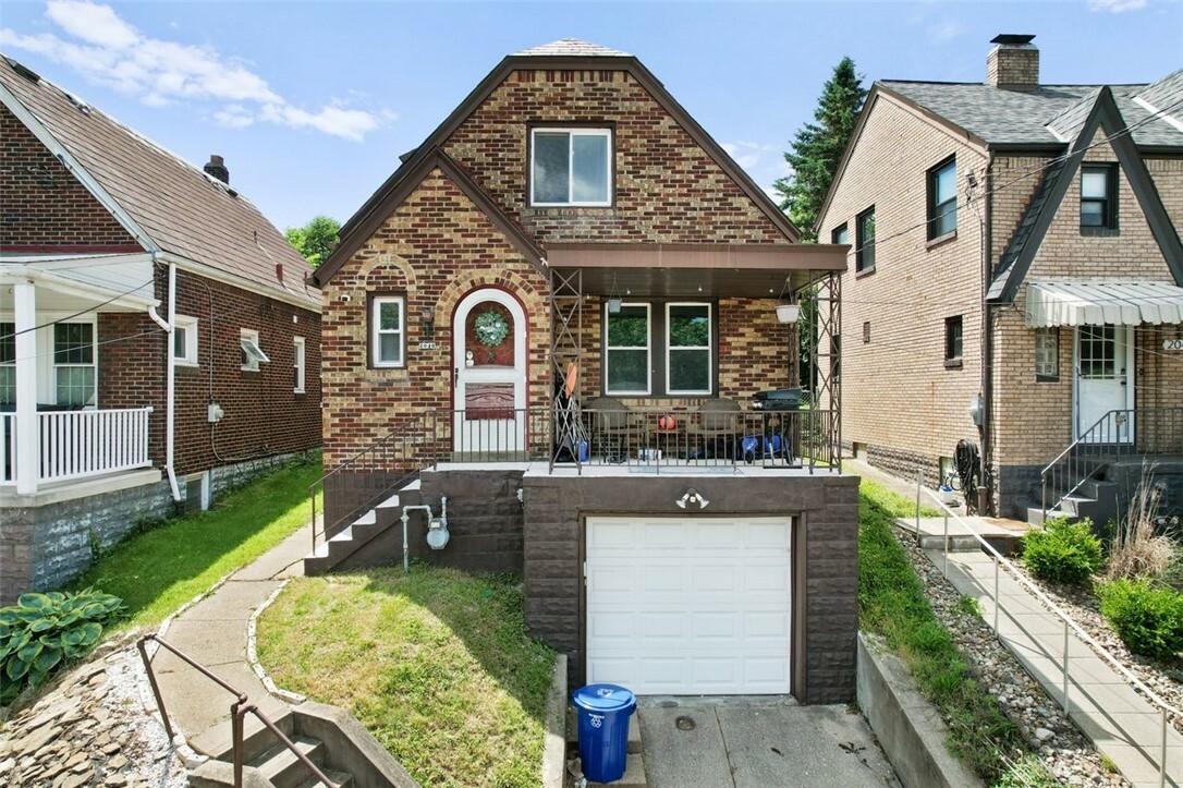 Property Photo:  2046 Jacob St  PA 15226 