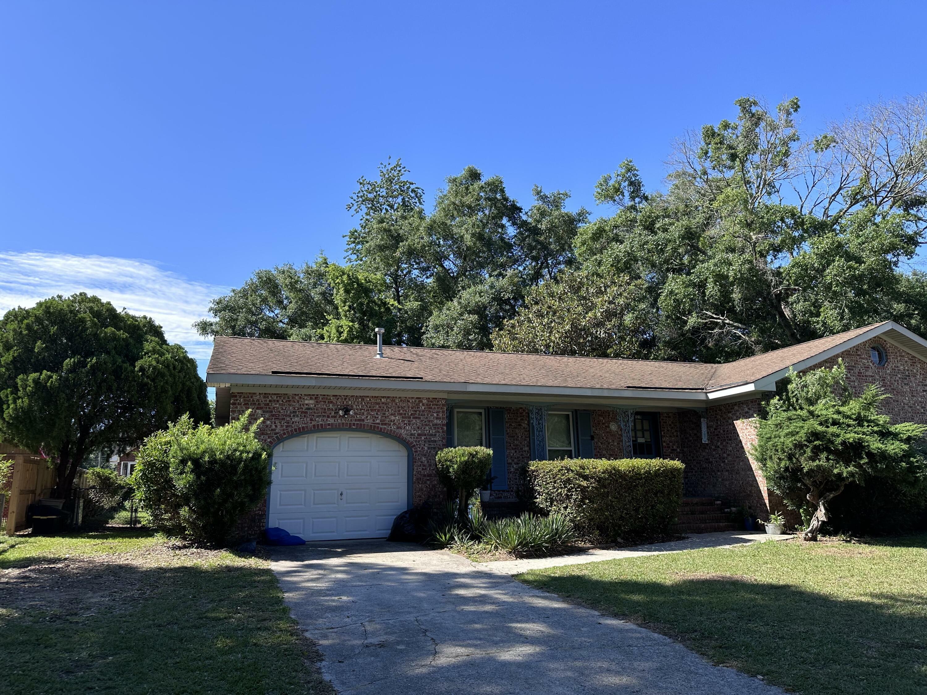 Property Photo:  1219 Oakcrest Drive  SC 29412 