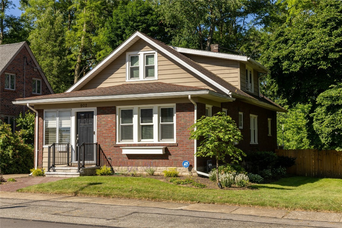 Property Photo:  902 Ardmore Avenue  PA 16505 