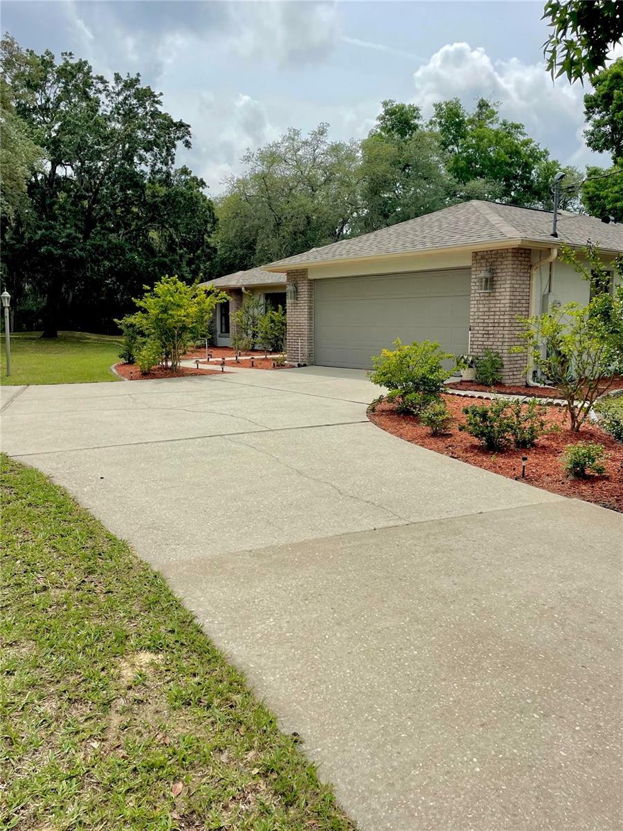 Property Photo:  829 E Savoy Street  FL 34461 