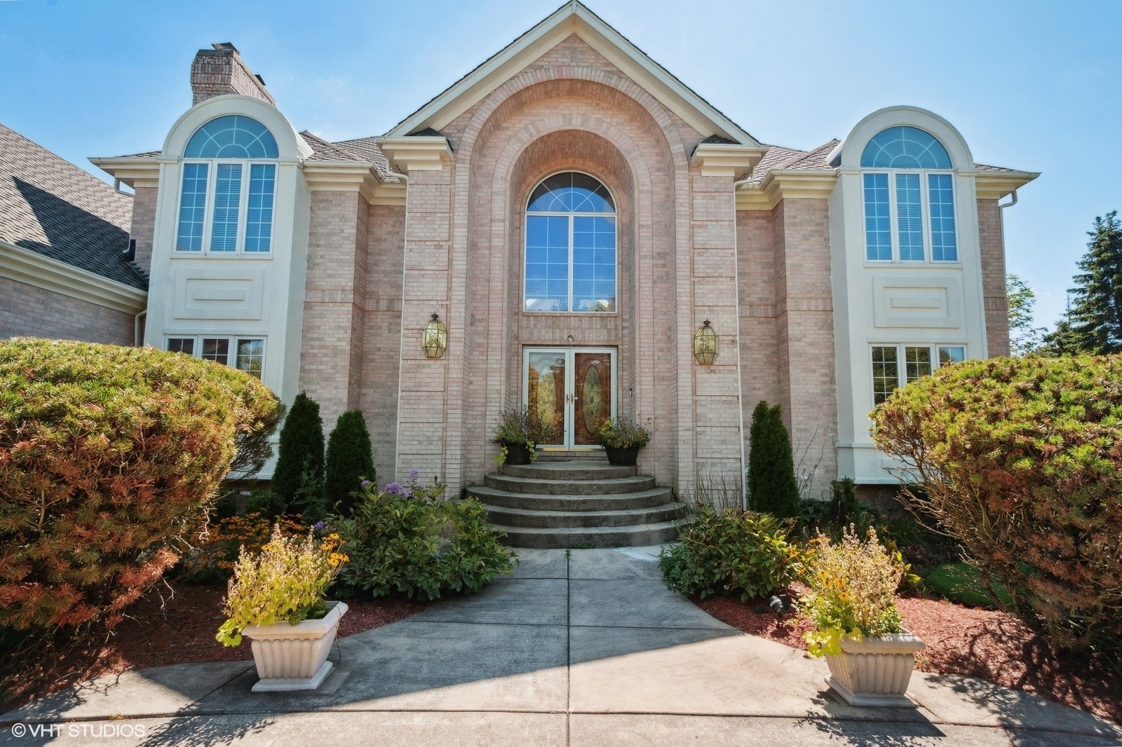 Property Photo: 5 Cutters Run IL 60010