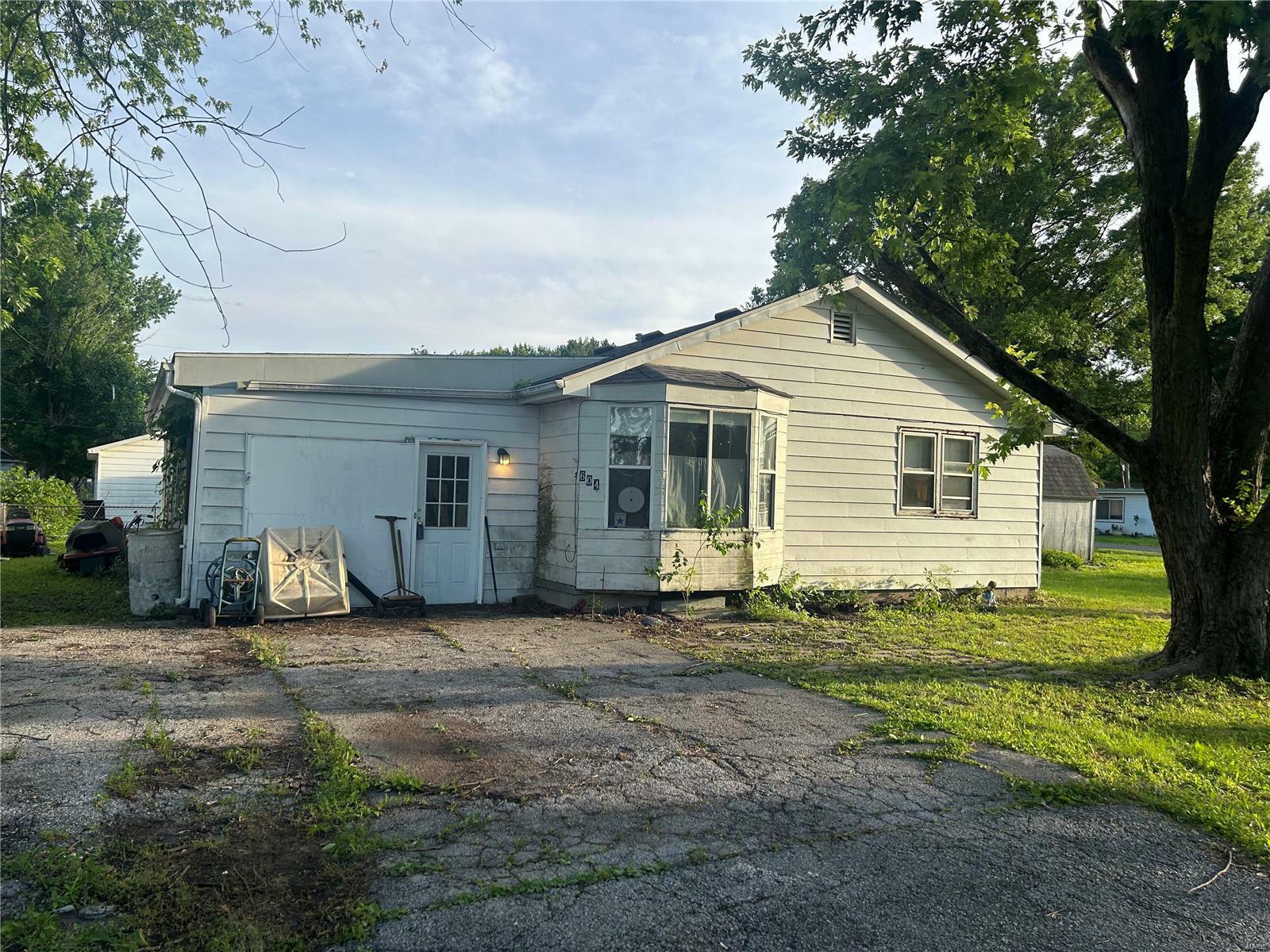 Property Photo:  604 Ashland Avenue  IL 62040 