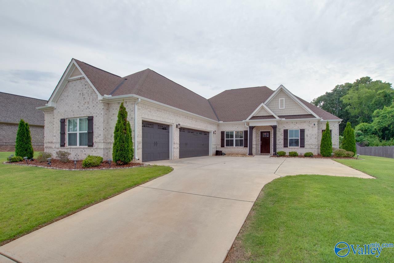 Property Photo:  343 Summerglen Road SW  AL 35756 