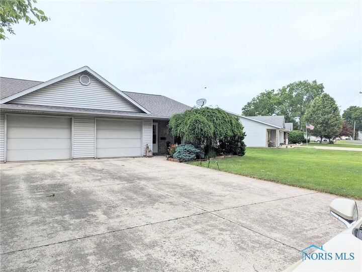 322 Dixon Avenue  Hicksville OH 43526 photo