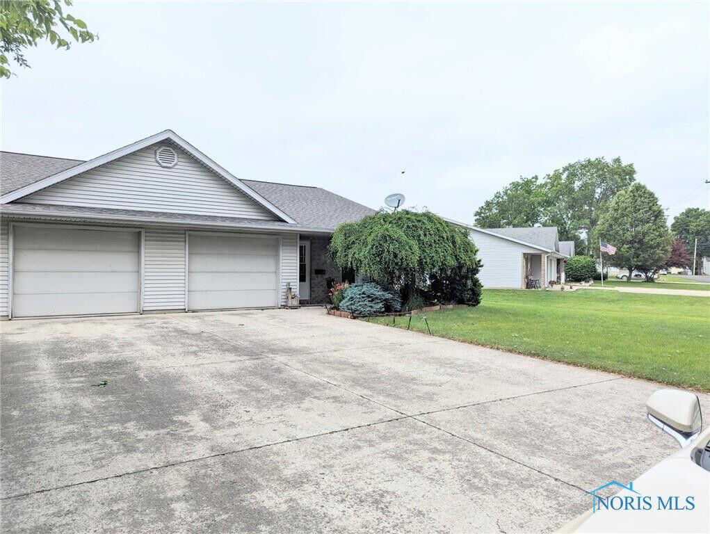 Property Photo: 322 Dixon Avenue OH 43526