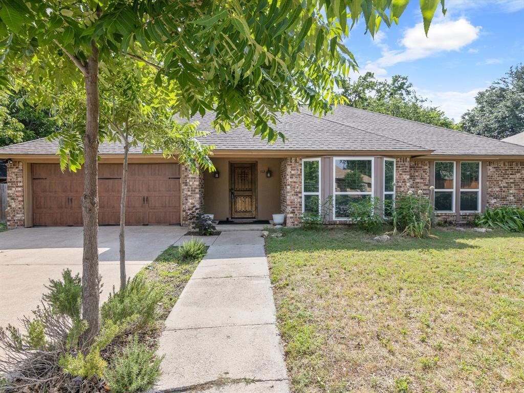 Property Photo: 312 Rim Rock Drive TX 76108