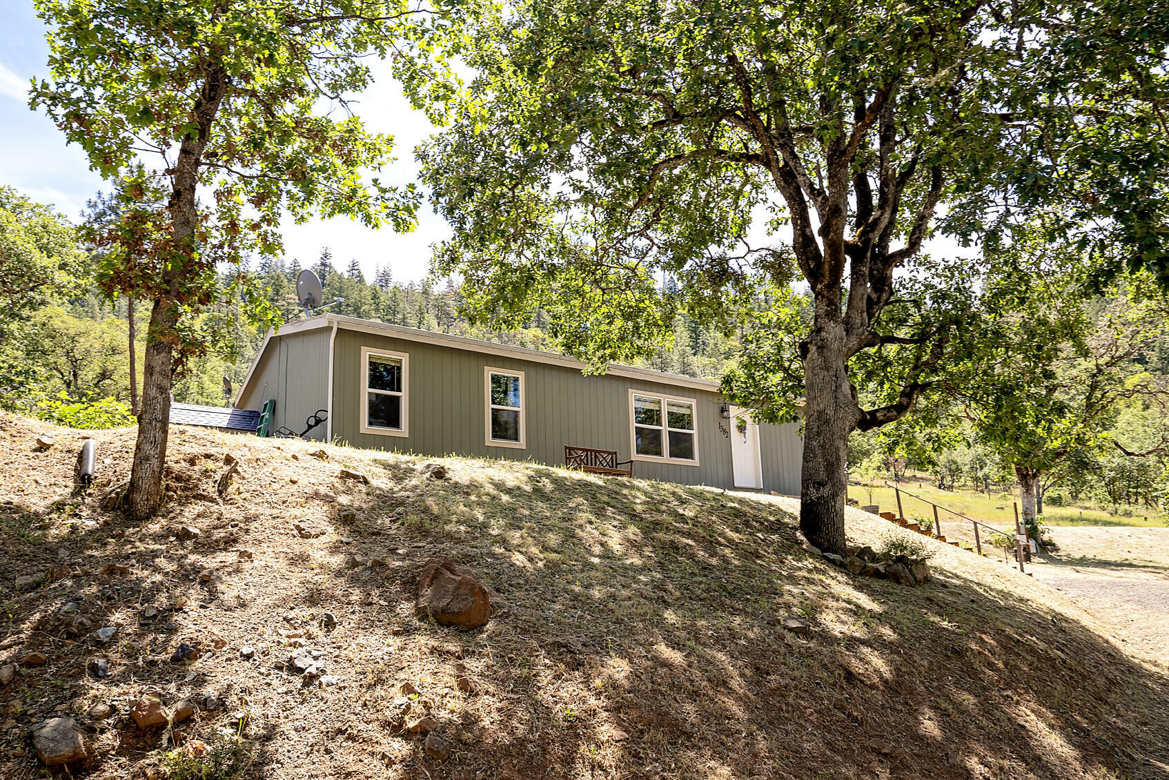 Property Photo:  1382 E Evans Creek Road  OR 97537 