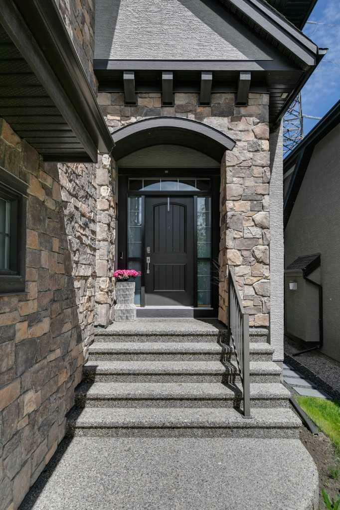 Property Photo:  110 Ascot Crescent SW  AB T3H 0V1 