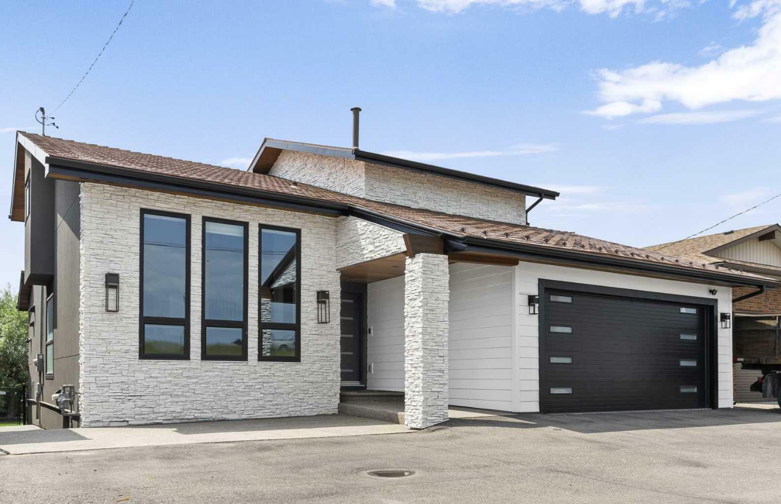 Property Photo:  243 East Chestermere Drive  AB T1X 1A2 