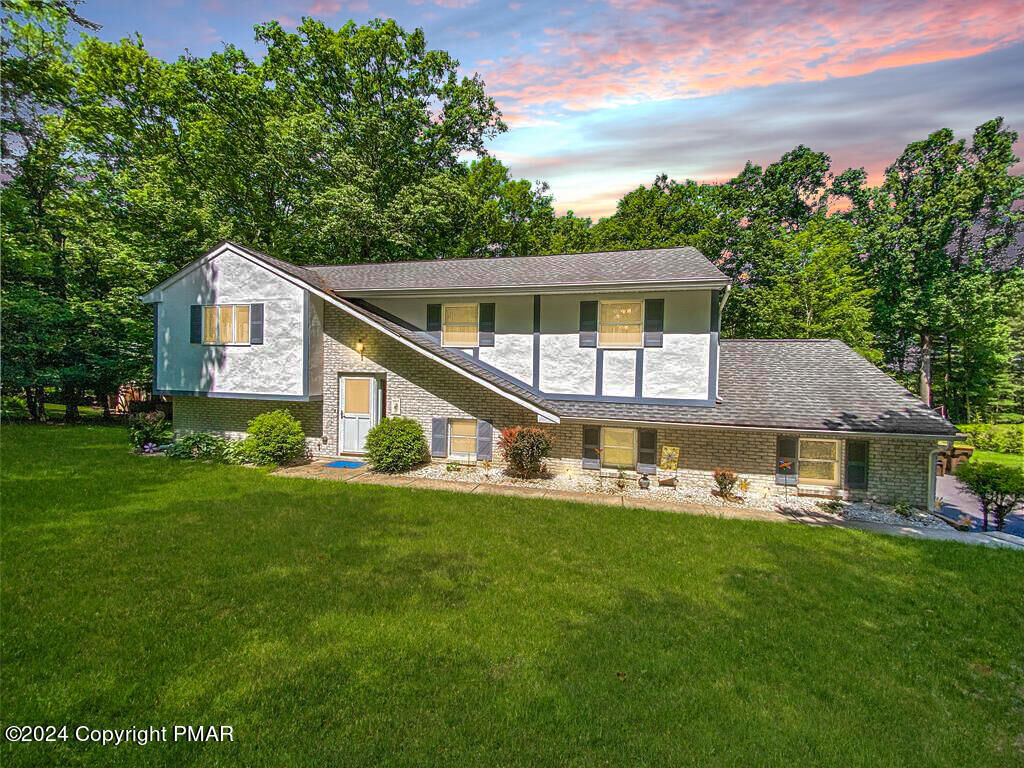 Property Photo:  556 Pheasant Drive  PA 18353 