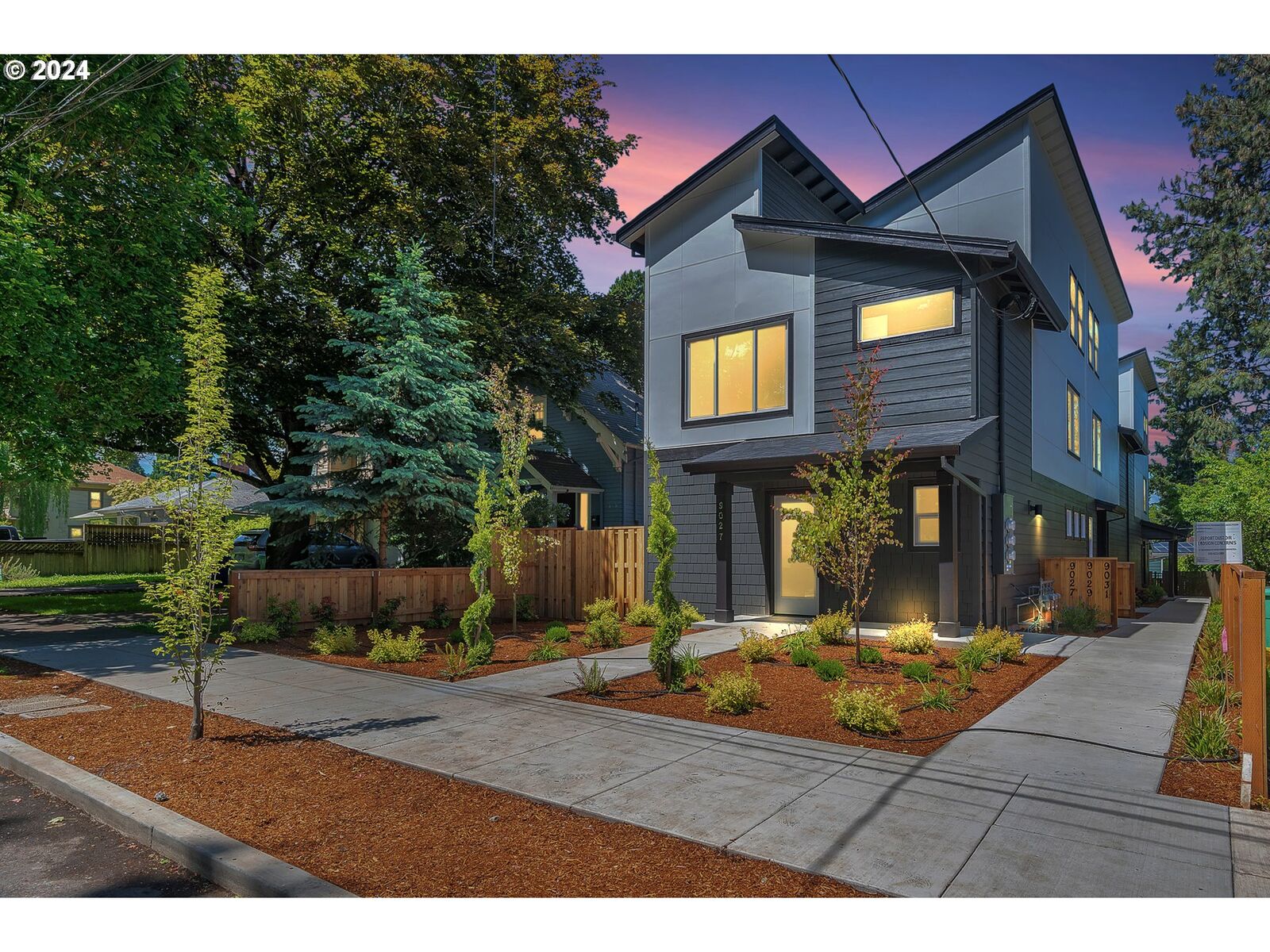 Property Photo:  9027 N Chicago Ave  OR 97203 