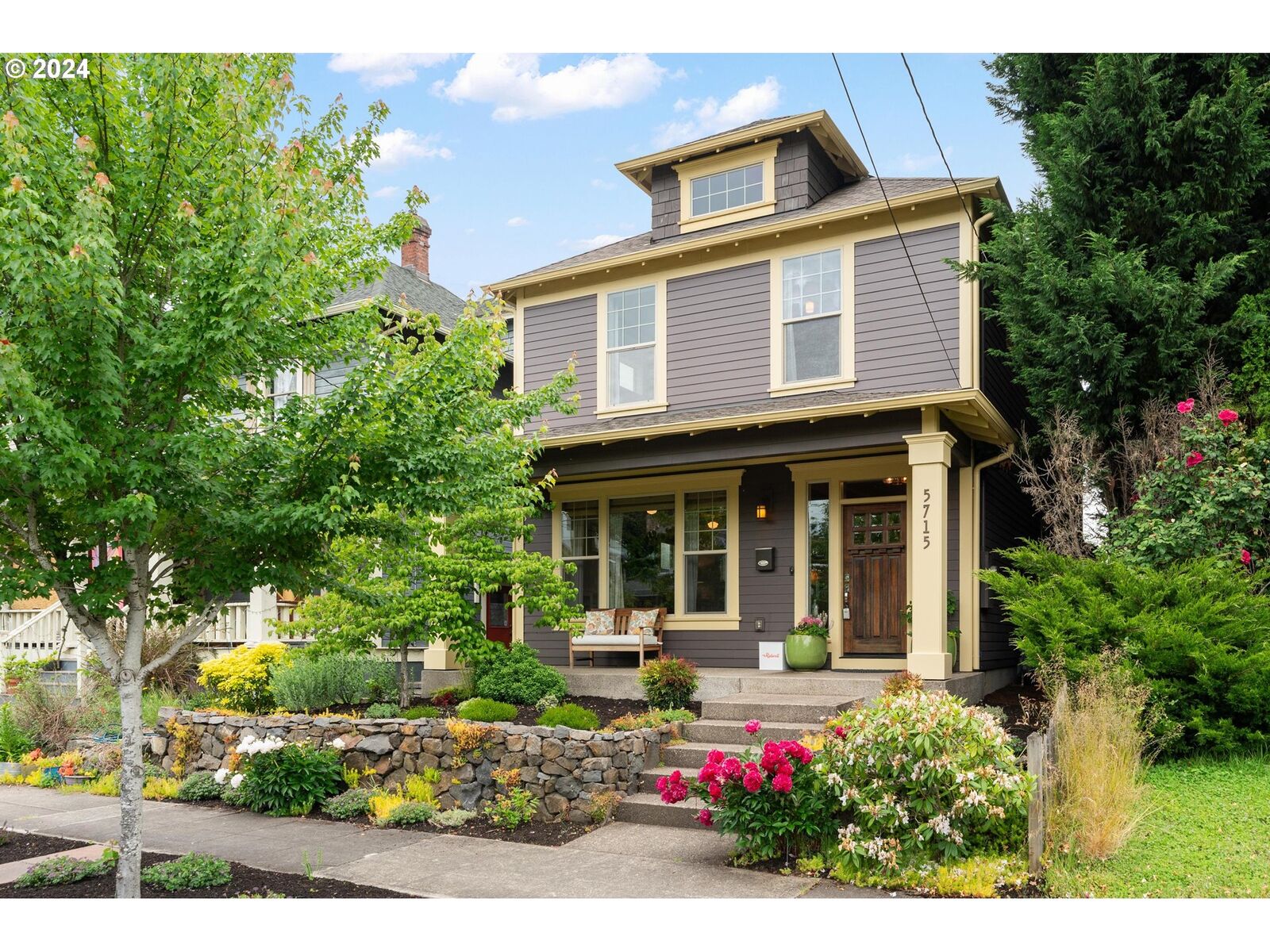 Property Photo: 5715 N Bowdoin St OR 97203