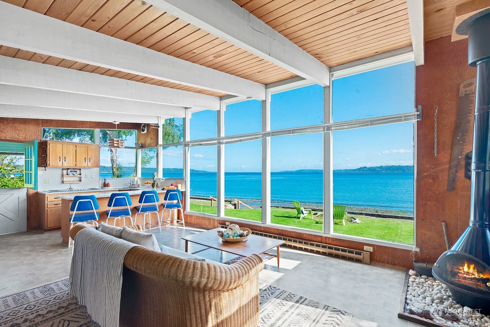 Property Photo: 4964 SW Luana Lane WA 98070