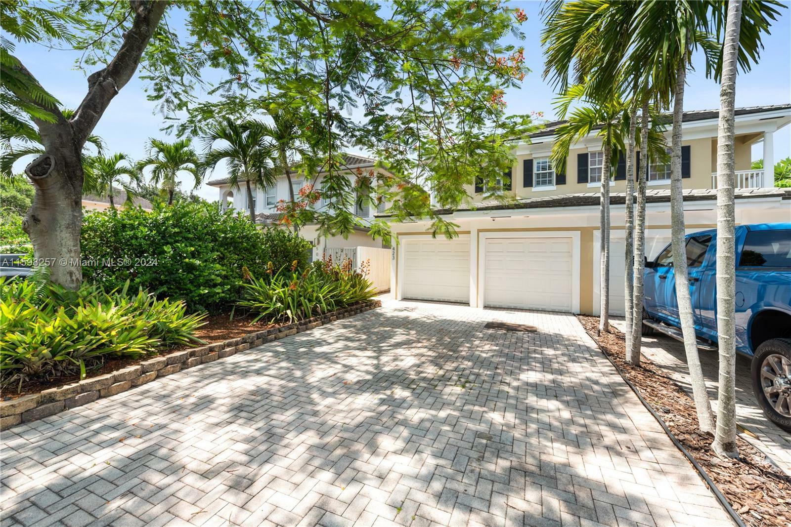 Property Photo:  423 SW 16th St  FL 33315 