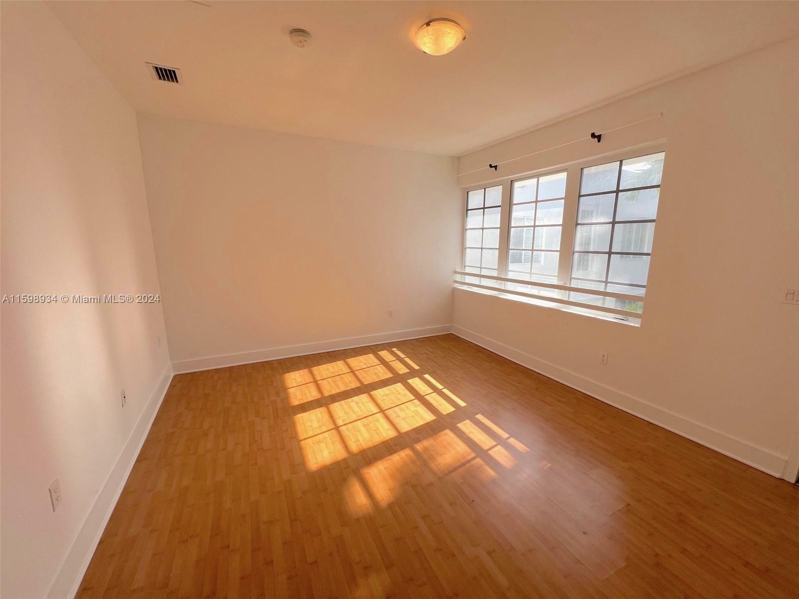 Property Photo:  1000 Meridian Av 10  FL 33139 