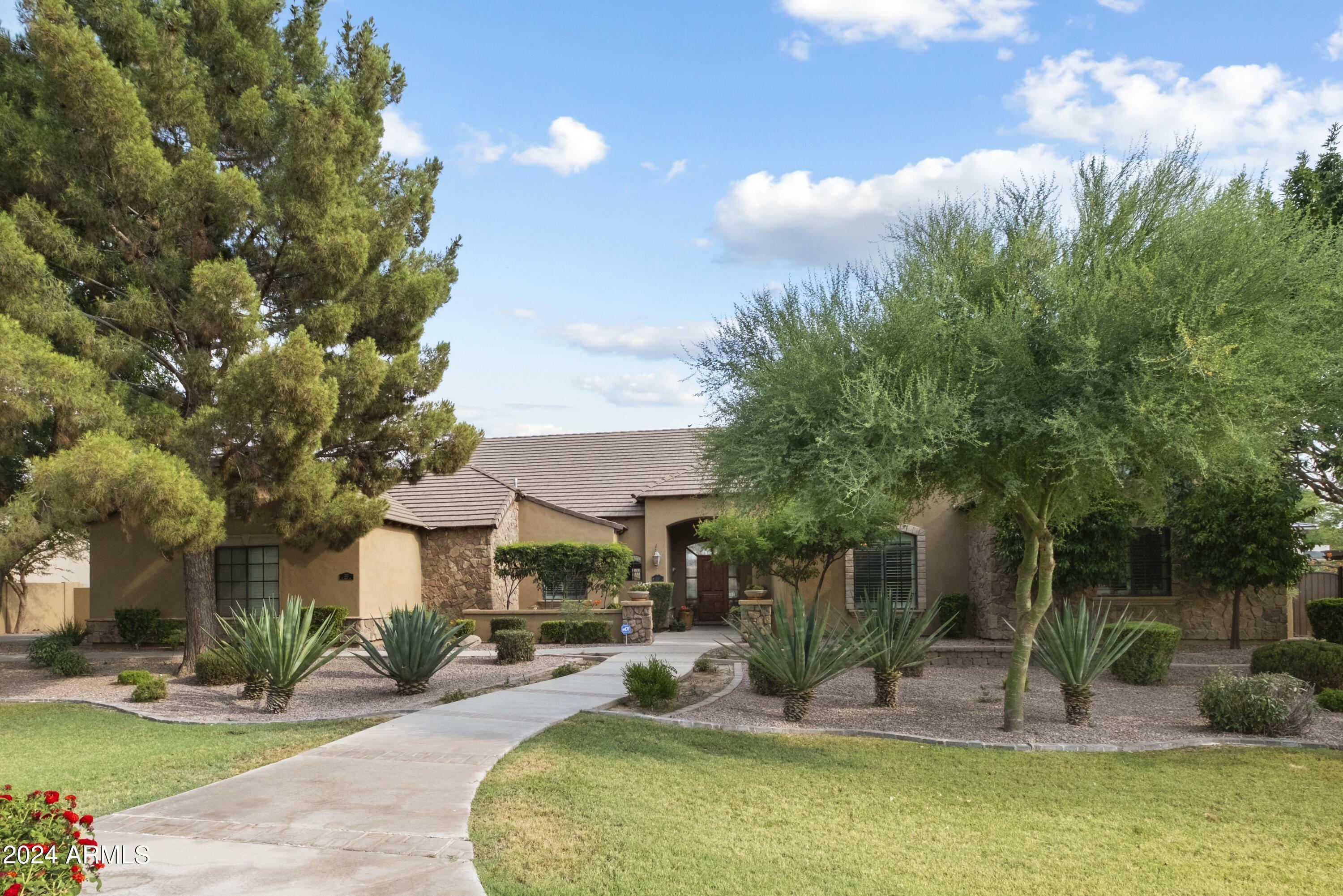 Property Photo:  2137 E Pickett Court  AZ 85298 