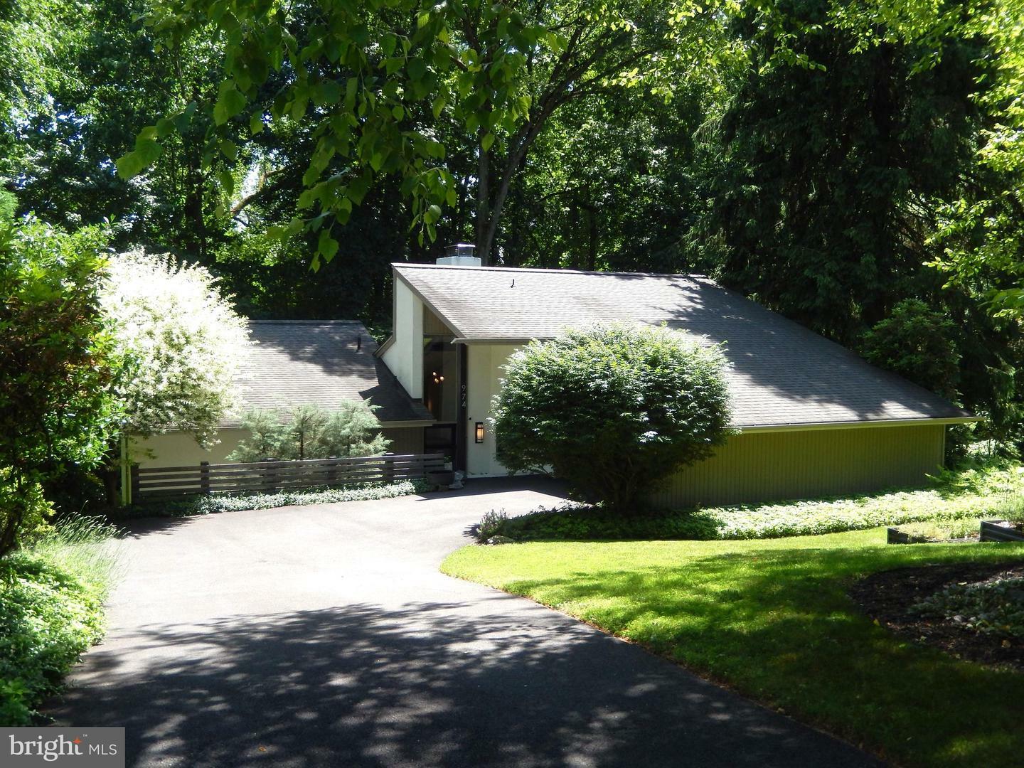 Property Photo: 974 Oak Crest Lane PA 19063