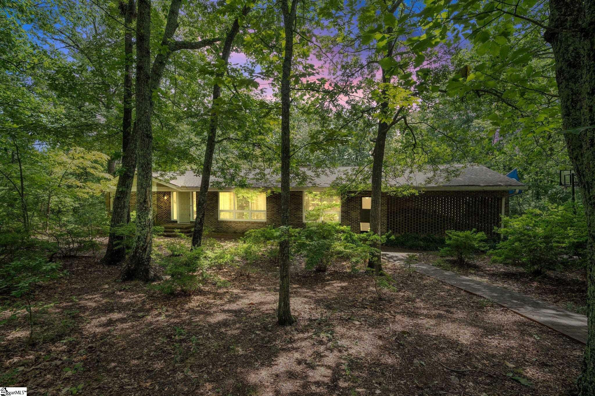 Property Photo:  407 Fairview Drive  SC 29609 