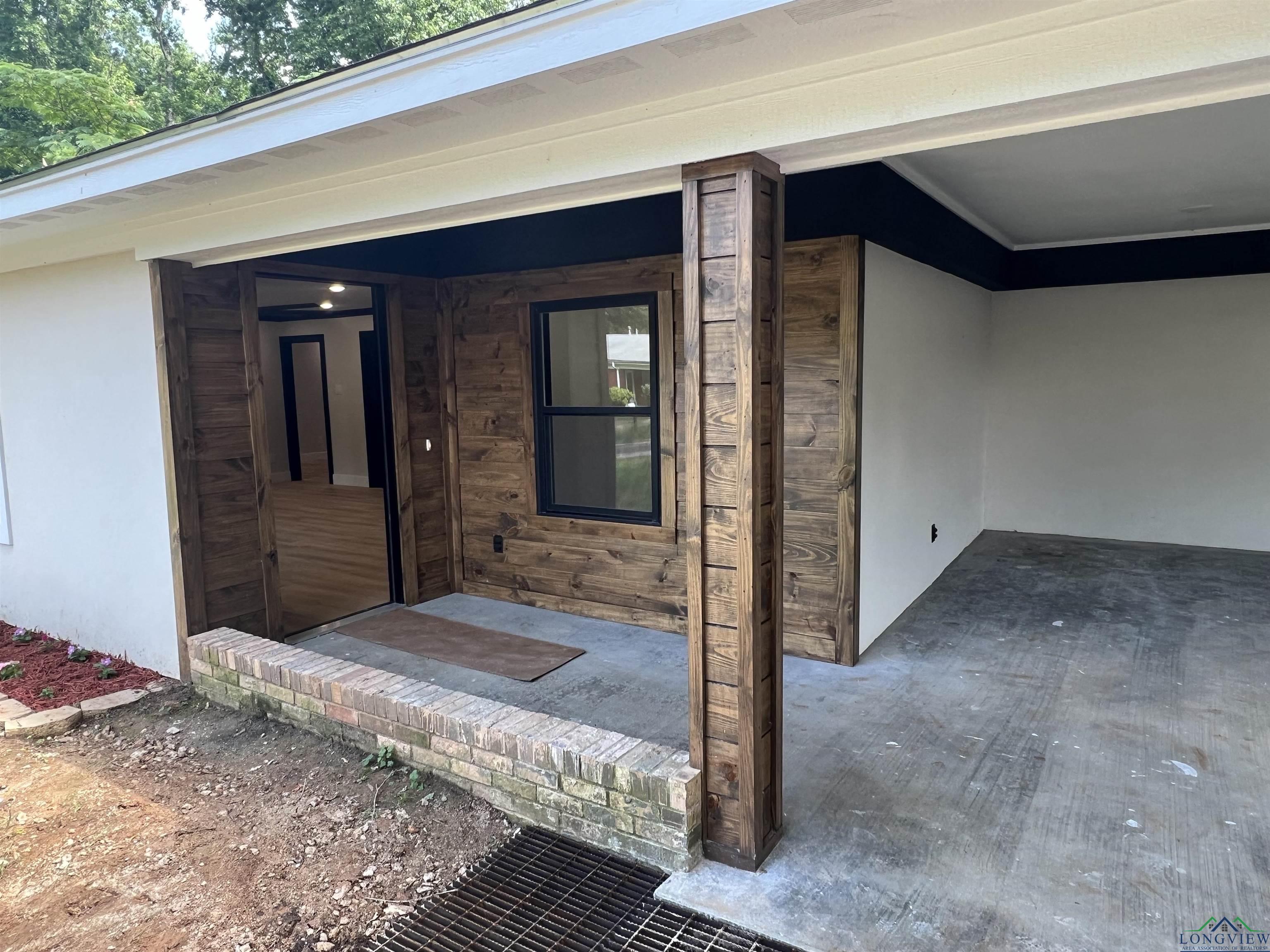 Property Photo:  108 E Woodland Rd  TX 75672 
