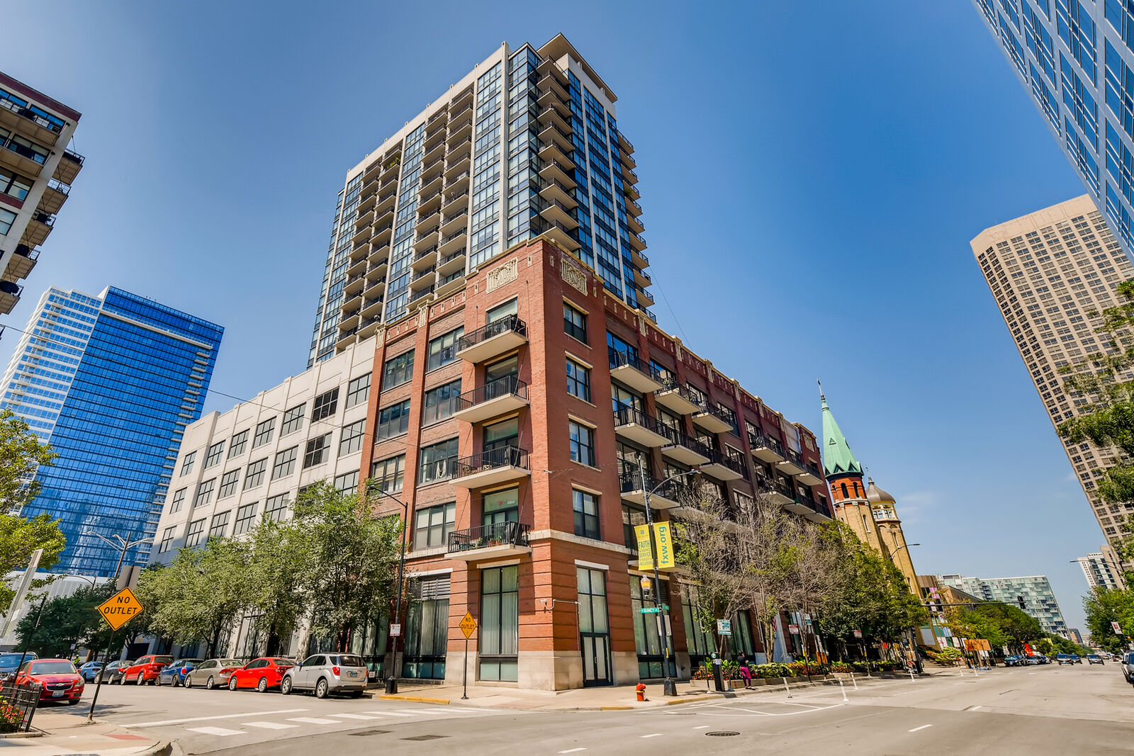 Property Photo: 210 S Desplaines Street 1003 IL 60661