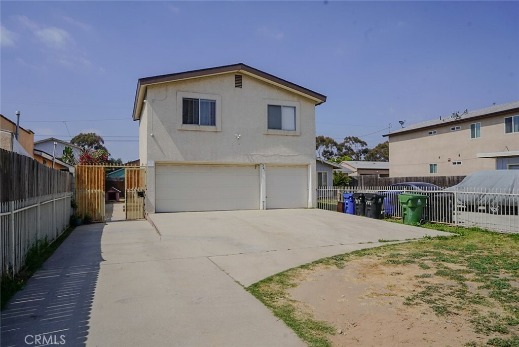 Property Photo:  341 E 118th Place  CA 90061 