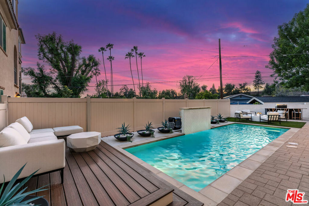 Property Photo: 11261 N Adobe Lane CA 91345