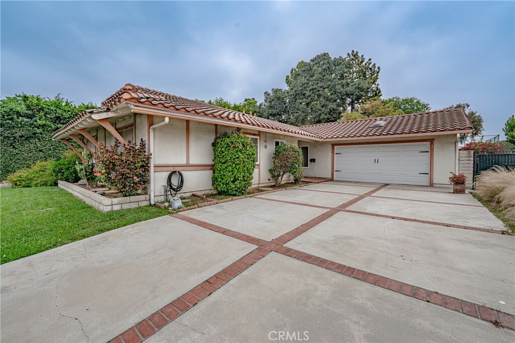Property Photo:  916 Diamond Road  CA 92870 