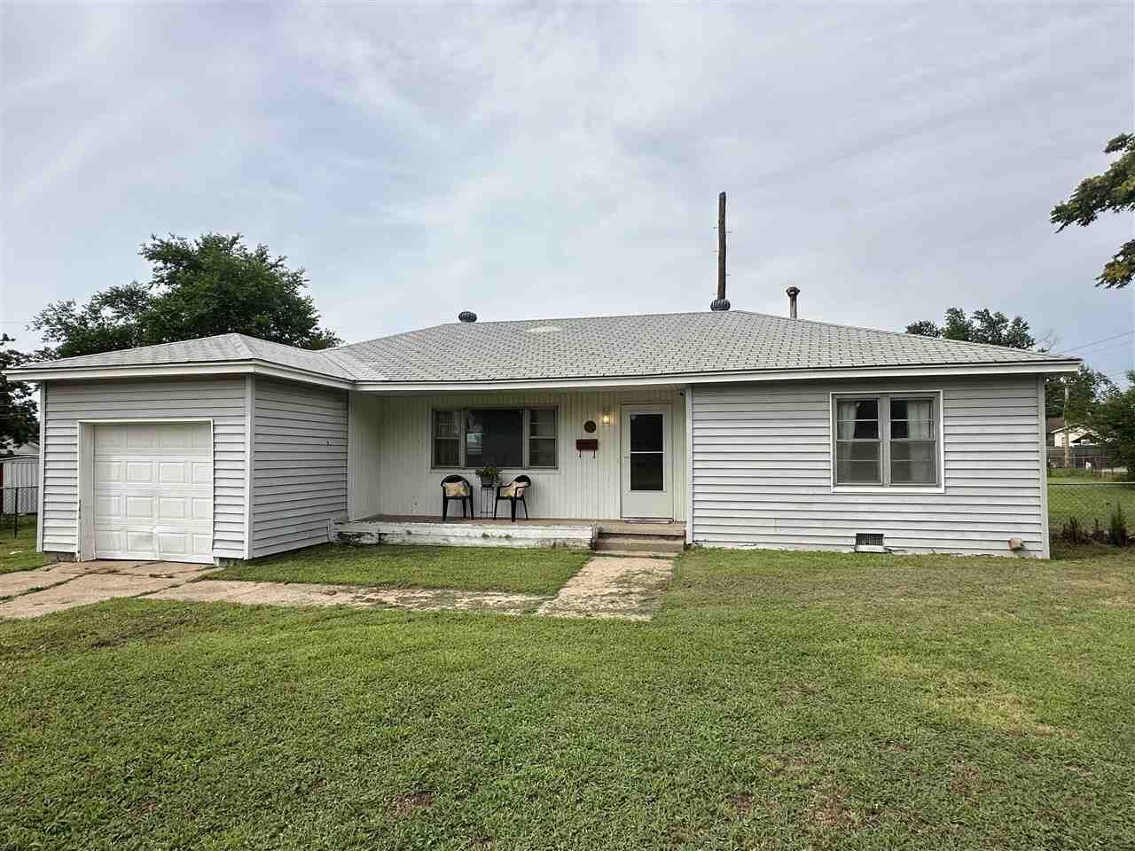 Property Photo:  1021 N Elm  OK 74601 