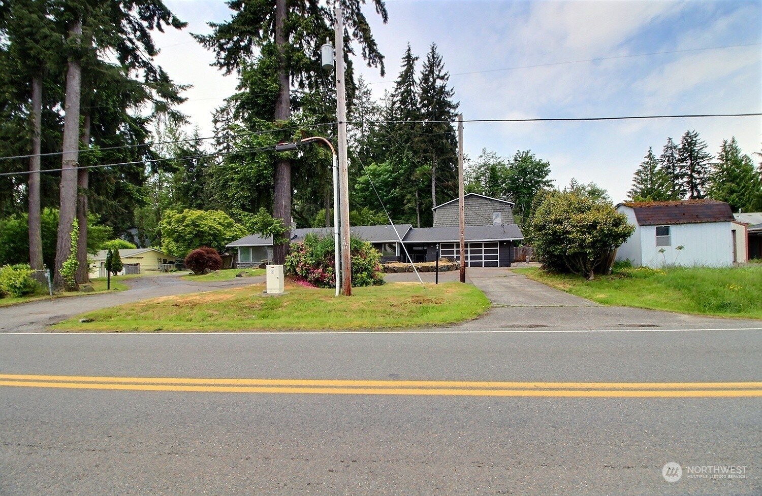 Property Photo:  13806 Lake Road  WA 98087 