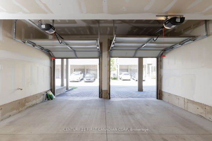 Property Photo: 2070 Meadowgate Blvd 29 ON N6M 1K1