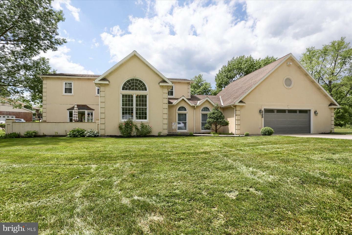 Property Photo:  1504 Woodcrest Circle  PA 17112 