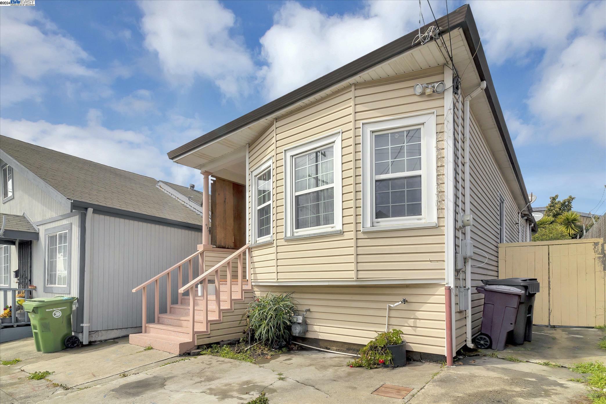 Property Photo:  917 26th Ave  CA 94601 