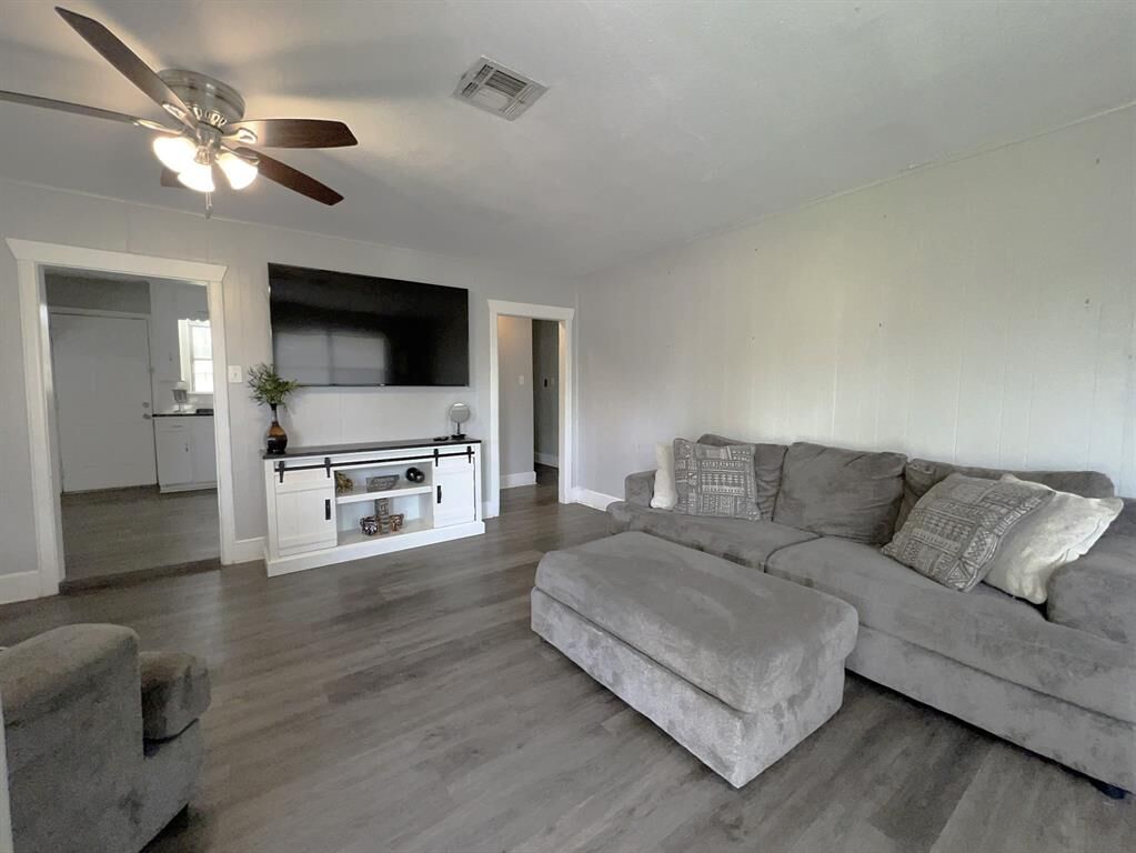 Property Photo:  1407 Maryknoll Drive  TX 77015 